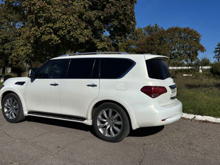 Infiniti QX56 foto 3