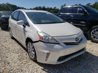 Toyota Prius v foto 1