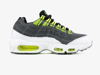 Kim Jones Nike Air Max 95 Black Volt foto 9