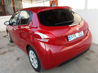 Peugeot 208 foto 9