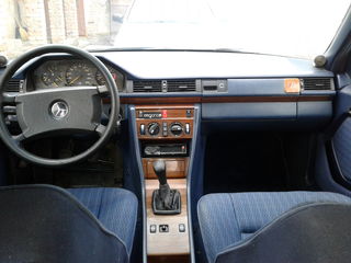 Mercedes Series (W124) foto 3