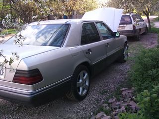 Mercedes Series (W124) foto 4