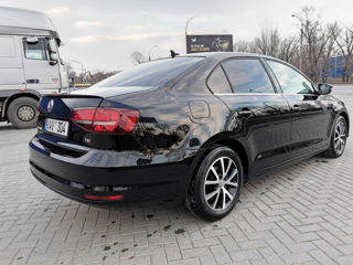 Volkswagen Jetta foto 4