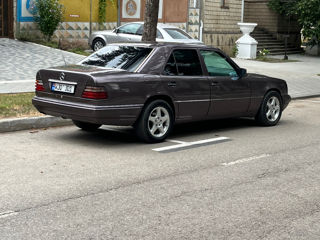 Mercedes Series (W124) foto 1