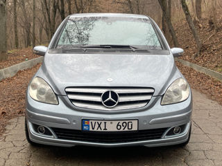 Mercedes B-Class foto 2