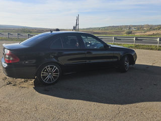 Mercedes E-Class foto 2