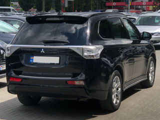 Mitsubishi Outlander foto 3