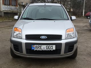 Ford Fusion foto 2