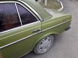 Mercedes Series (W123) foto 5