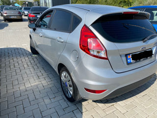 Ford Fiesta foto 2