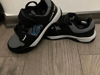 Adidas mountain shoes original,model nou