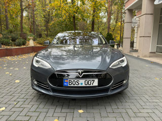 Tesla Model S foto 1