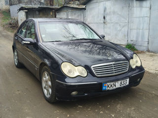 Mercedes C-Class foto 2