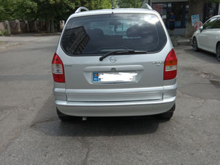 Opel Zafira foto 2