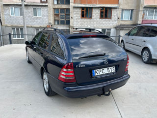 Mercedes C-Class foto 2