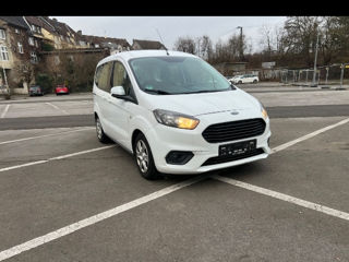 Ford Tourneo Courier foto 2