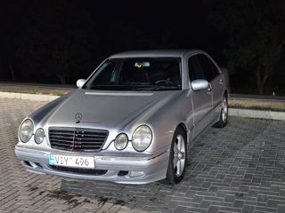 Mercedes E-Class foto 2