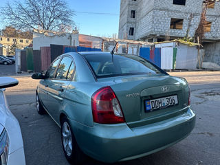 Hyundai Accent foto 5