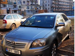 Toyota Avensis foto 1