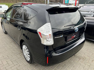 Toyota Prius v foto 4