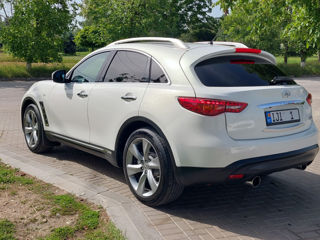 Infiniti QX70 foto 8