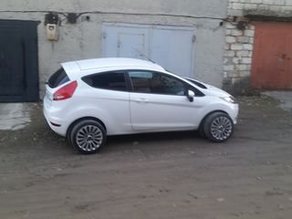 Ford Fiesta foto 6