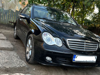 Mercedes C-Class foto 2