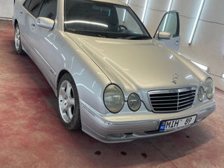 Mercedes E-Class foto 1