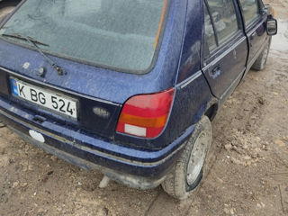 Ford Fiesta foto 1