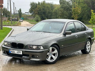 BMW 5 Series foto 1