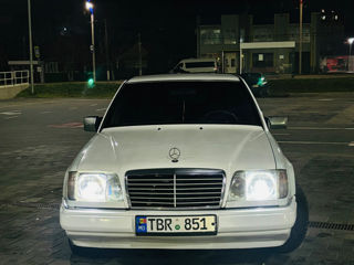 Mercedes E-Class foto 2