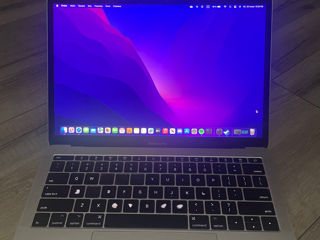 Продам Macbook pro 2017
