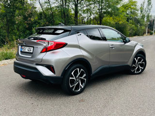 Toyota C-HR foto 2