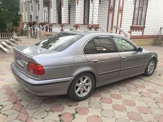 BMW 5 Series foto 4