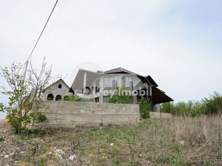 Casa cu 3 nivele, Budești, 220 mp, 49000 € ! foto 1