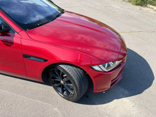 Jaguar XE foto 4