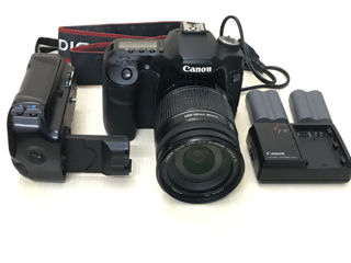 Canon 40D (8700 cadre!!) + cu obiectiv Canon EF-S  18-200  IS