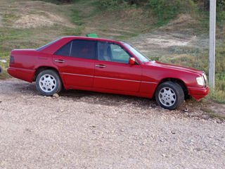 Mercedes Series (W124) foto 1