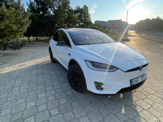 Tesla Model X foto 2