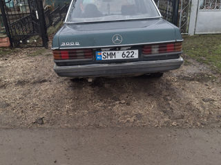 Mercedes Series (W123) foto 9