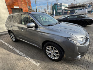 Mitsubishi Outlander foto 2