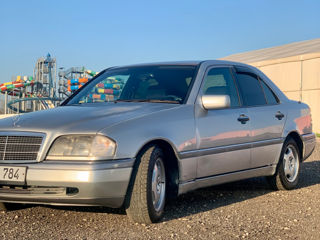 Mercedes C-Class foto 3