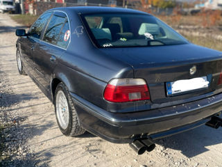 BMW 5 Series foto 1