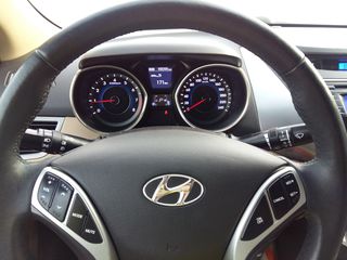 Hyundai Elantra foto 6