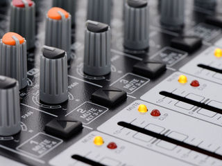 Mixer  Behringer Xenyx Q1204USB. livrare în toată Moldova,plata la primire foto 6