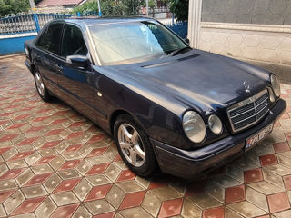 Mercedes E-Class foto 5