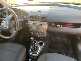 Mazda 2 foto 2