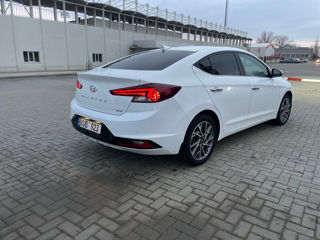 Hyundai Elantra foto 3