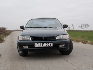 Toyota Carina foto 1