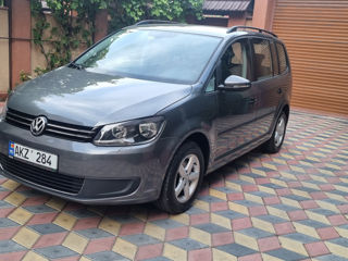 Volkswagen Touran foto 2